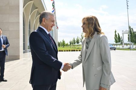 A solemn ceremony of meeting the Prime Minister of Italy held